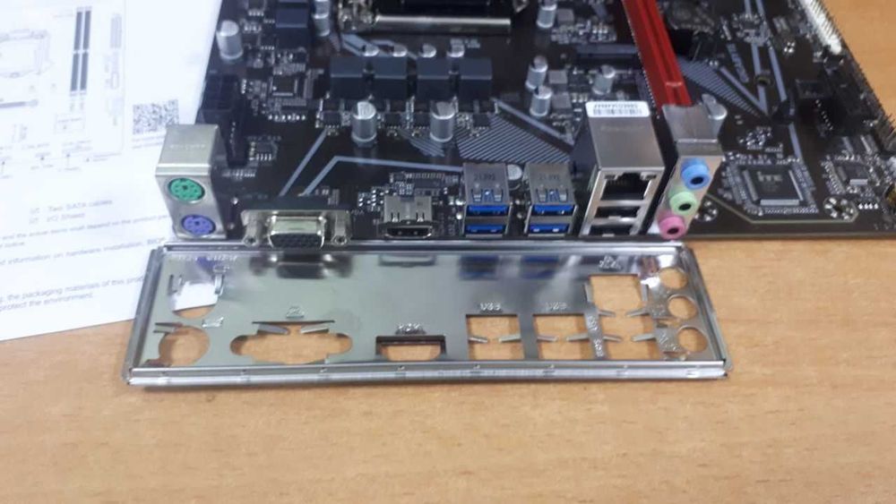 Материнська плата Gigabyte B560M H