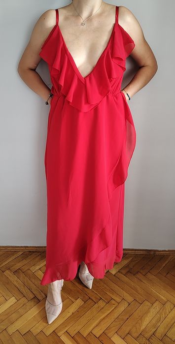 Czerwona długa sukienka maxi