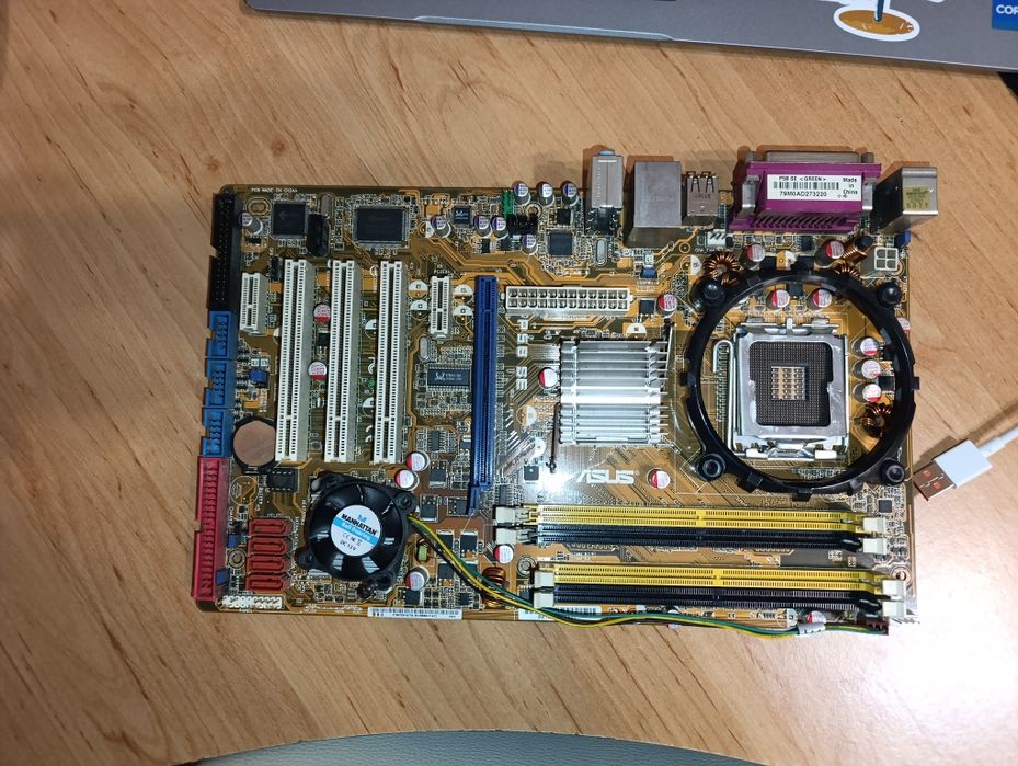 Материнська плата ASUS P58 SE
