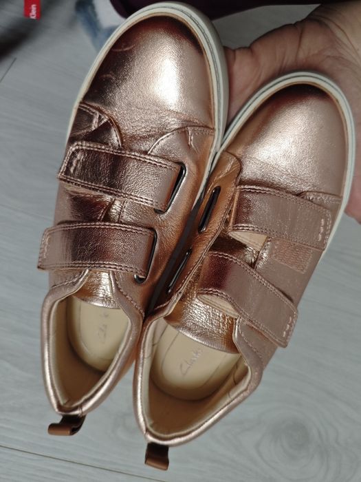 Жіночі кросівки золотисті натур шкіра CLARKS 39 розмір