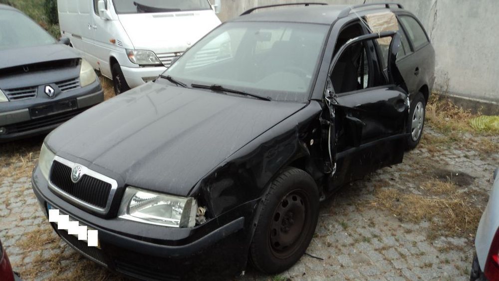 Skoda Octavia Combi 1.6i 2001 - Para Peças