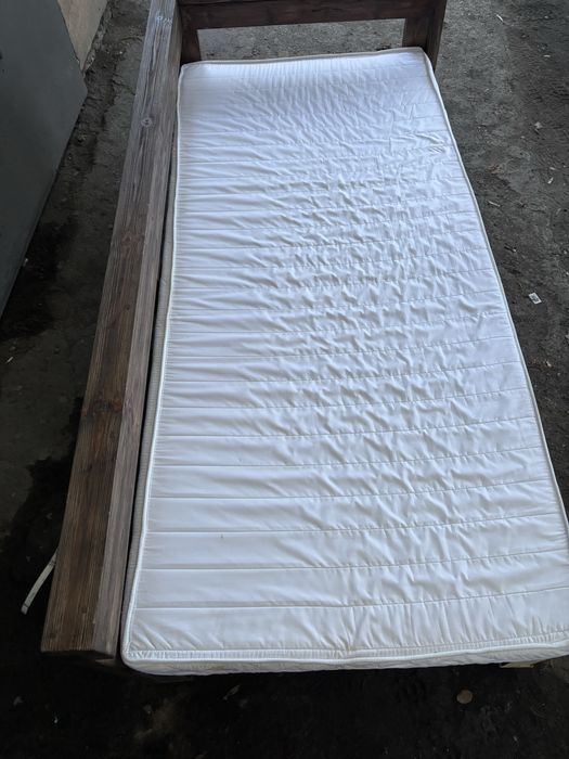 Sosnowe lozko 90/200