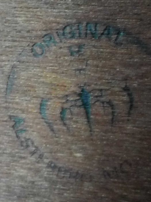 Witrynka Ludwikowska, Serwantka z intarsjami