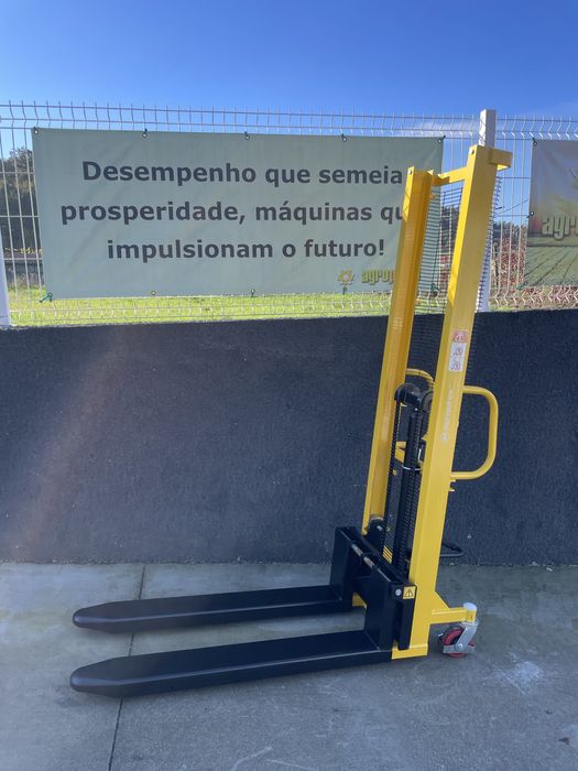 Porta paletes manual stacker
