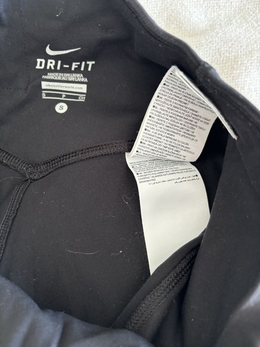 Czarne spodnie sportowe nike