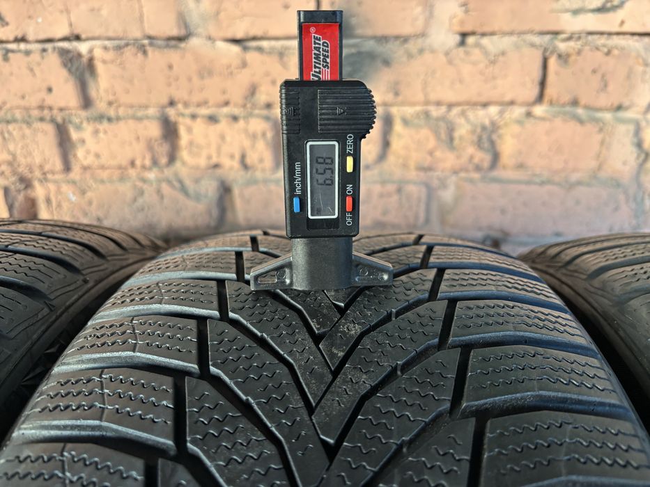 Комплект зимових шин 235/45R17 Nexen