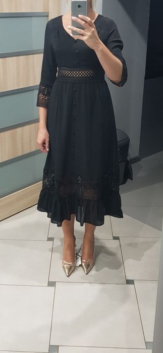Czarna sukienka z gipiurą M