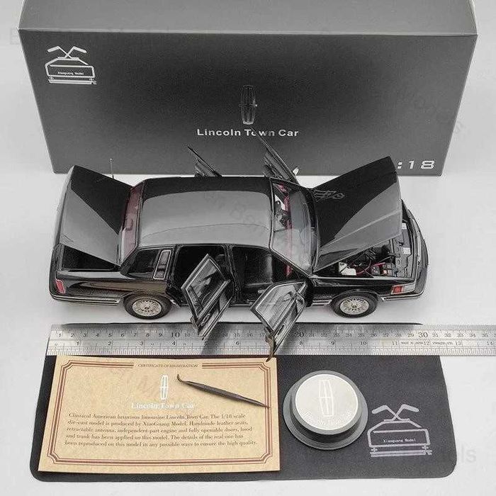 1993 Lincoln Towncar V8 Xiaoguang 1/18 [nowy]