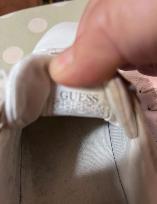Ténis Guess 39 com logo lateral a azul
Usados uma vez