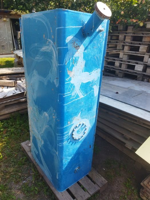 Продам металевий бак здаравений для топлива