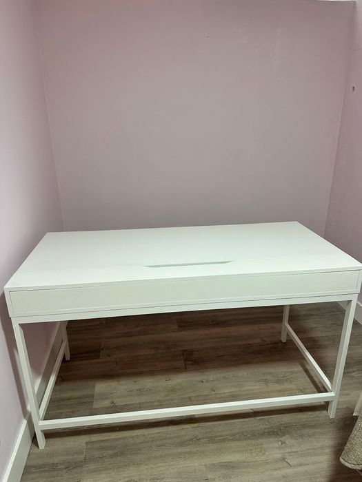 Secretária/Mesa de Escritório Branca com Gavetas