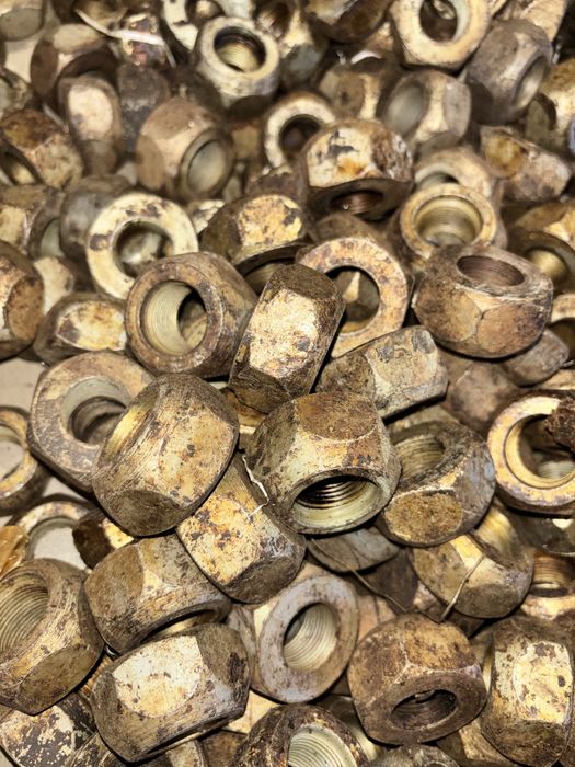 Гайка колісна права зіл газ урал камаз