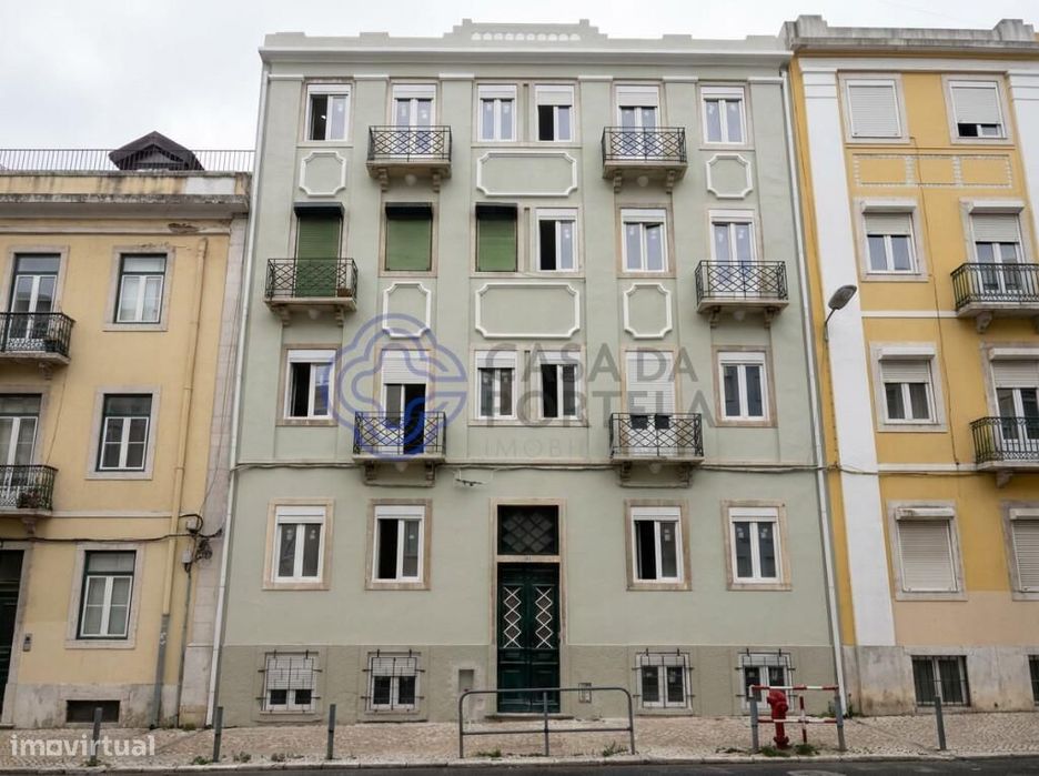 Apartamento T3 novo remodelado com logradouro de 15 m2 em prédio total