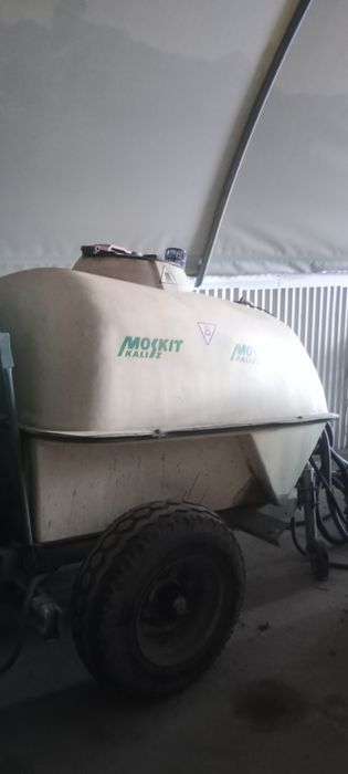 Sprzedam opryskiwacz sadowniczy Moskit 1200 ltr