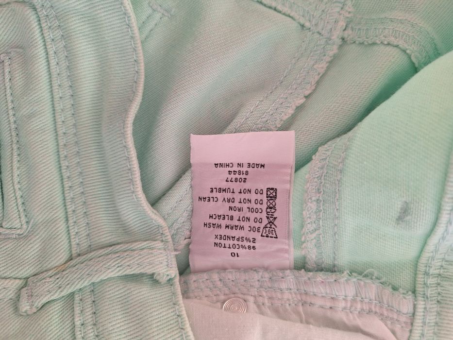 Damskie spodnie dżinsowe.