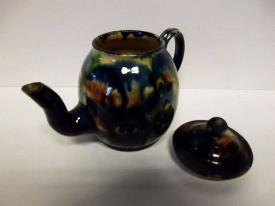 pequeno antigo bule em faiança portuguesa