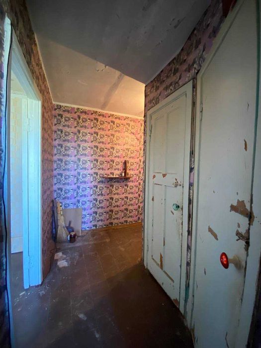 Продаётся трёхкомнатная квартира на ул. Тесленко, рядом с ЗАГСом.