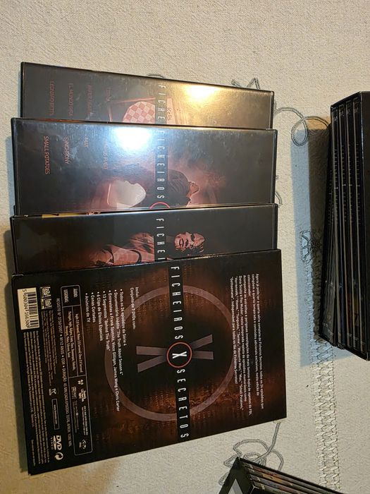 Primeiras 4 temporadas de "X Files" (Ficheiros Secretos) em DVD