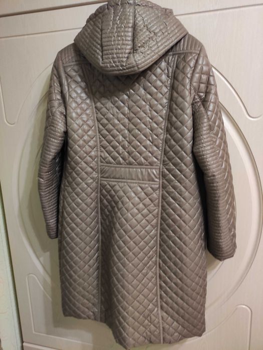 Жіноча демісезонна довга куртка стьобане пальто плащ з капюшоном