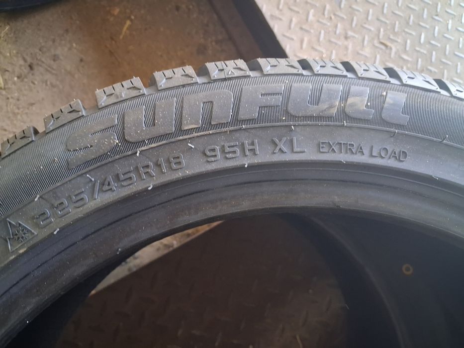 Nowe opony zimowe 225/45-18 XL