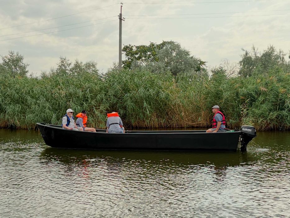 Ударостійкий рибальський човен довжиною 7,5 м з HDPE