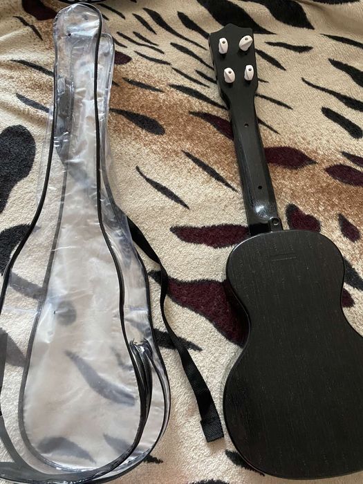 Акулеле JiRong в ідеальному стані