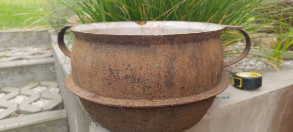 Żeliwny garczek kociołek emalia ozdoba ogrodu