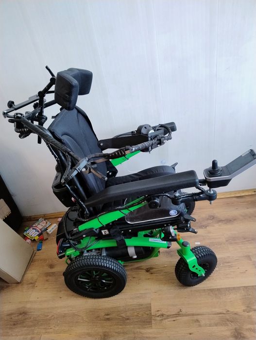 Nowy wózek elektryczny dla osób niepełnosprawnych