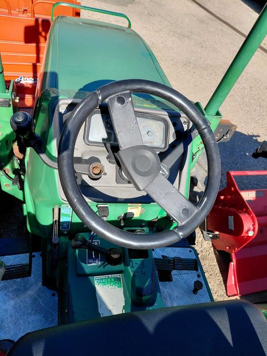 Trator JOHN DEERE