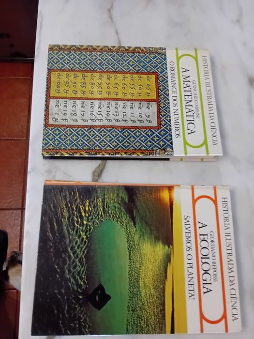 Conjunto de 2 Livros Colecção Ilustrada da Ciência