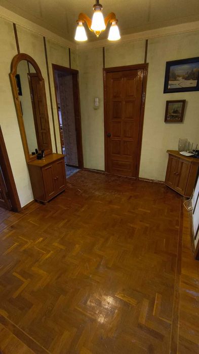 Продам 3 кімнатну квартиру загальна площа 90 кв.м. вул. Садова 6/12 з ремонтом та меблю 60000 у.е.