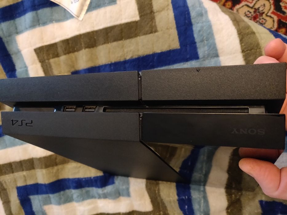 Продам ps4 fat 1 Тб (П.з. 10.01)