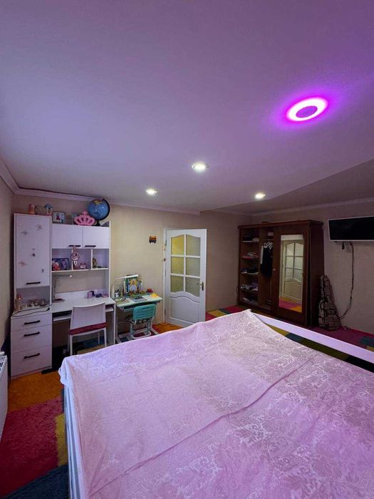 Домоволодіння з магазином у с. Брусниця