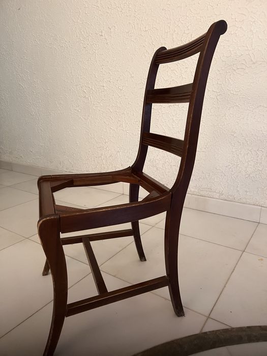 Cadeira de madeira de design classico