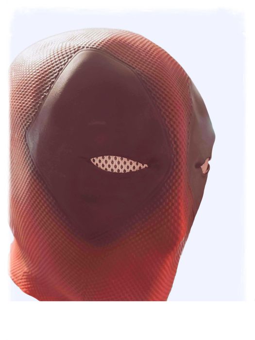 Маска латексна червоно-чорна як у фільмі Дедпул