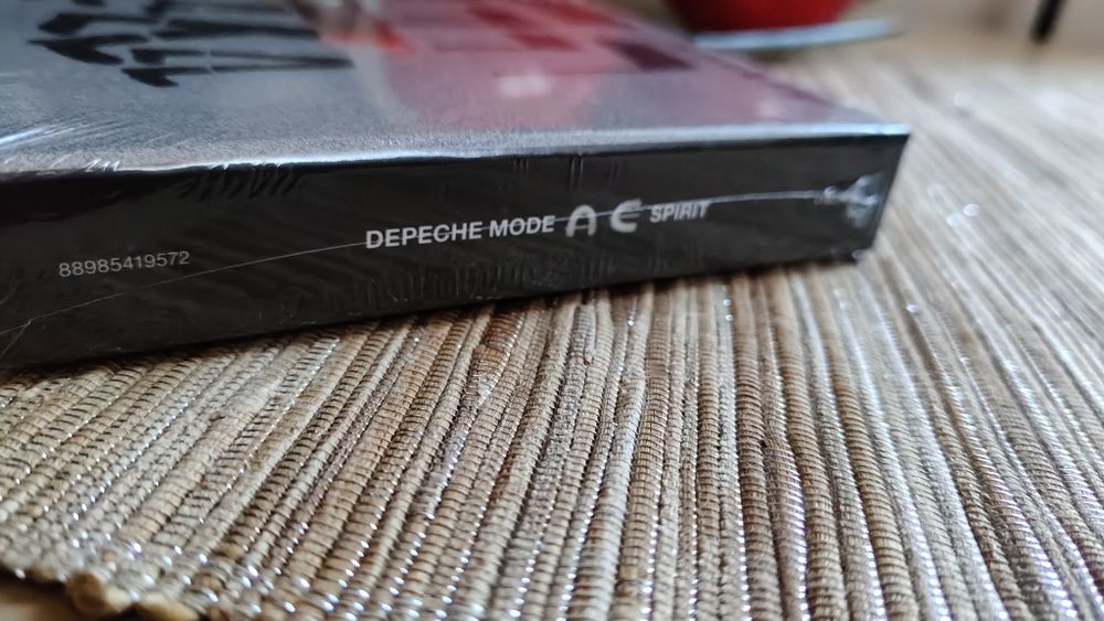 Depeche mode Spirit de lux , przypinka Nowa.