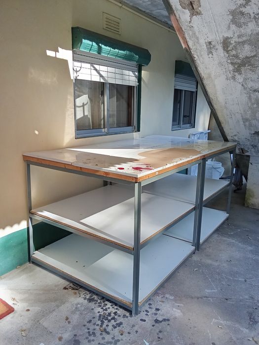 Bancada de trabalho com 3 tampos de 2 ,15 m  Comprimento