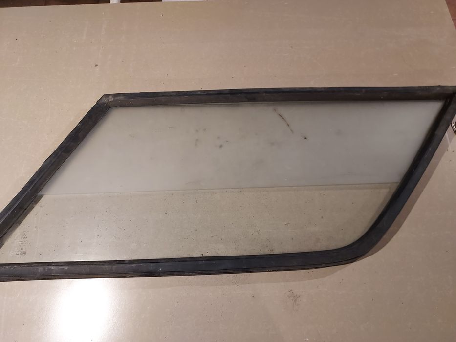 Szyba boczna fiat 125p karetka kombi