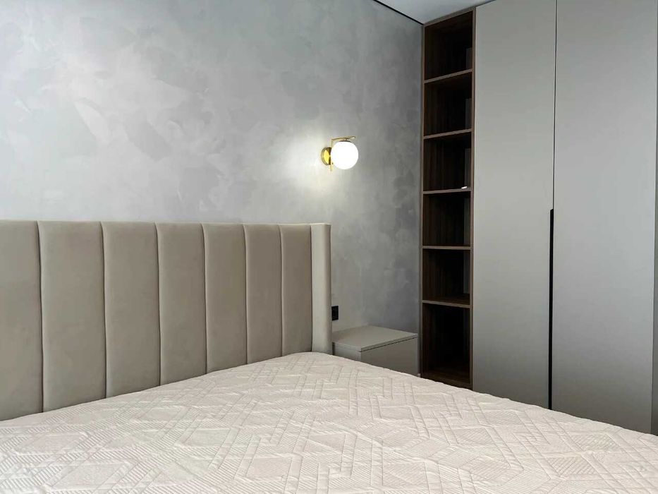 Укомплектована двокімнатна з видом на гори