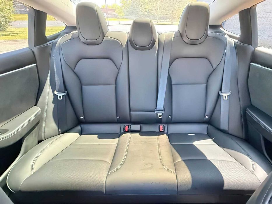 Tesla Model 3      2024
