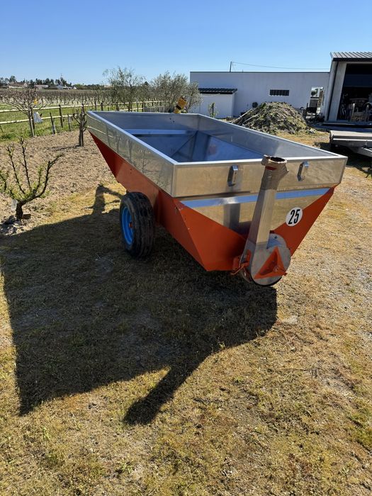 Reboque inox para uvas