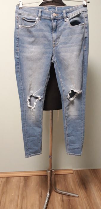 Asos jeansy z rozdarciami