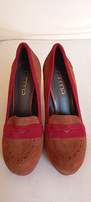 Sapatos de salto alto castanho camurça Carma