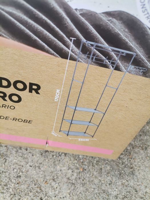 Estante cabideiro multifuncional preta
