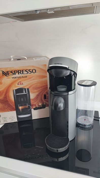 Nespresso Vertuo Plus (com caixa) + gaveta para cápsulas