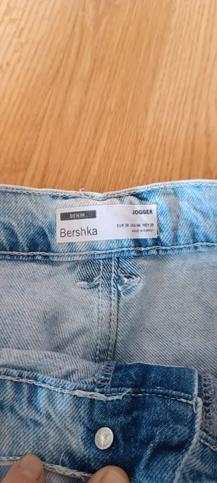 Spodnie jeansy Bershka
