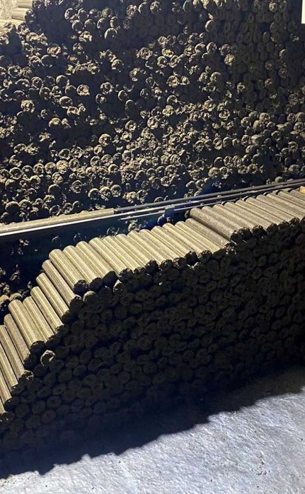 Вугілля брикети пелети тепло без зайвого попелу