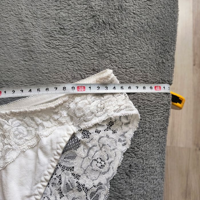 Białe bawełniane majtki