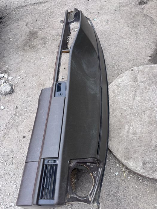Приборна панель Mercedes w124