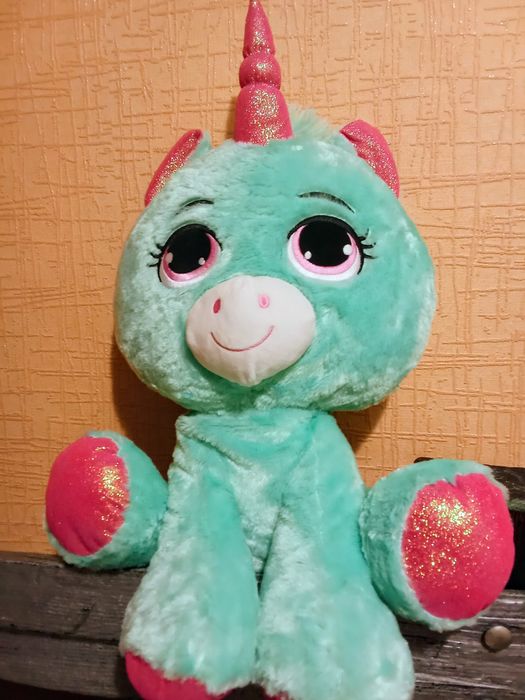 М'яка іграшка Ведмедики, та Єдіноріг.